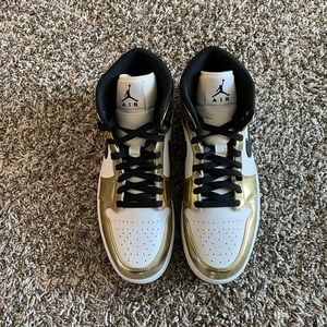 Air Jordan 1mid (Metallic gold)